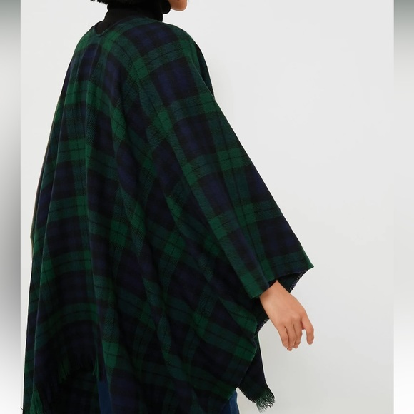 DAVID AND YOUNG

Exclusive Black Tartan Ruana Poncho - Picture 4 of 7